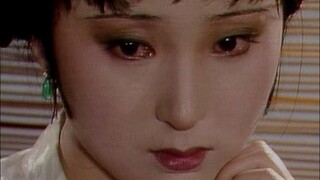 استغرق وضع الماكياج على يدي لين داي يو ساعتين في نسخة عام 1987 من فيلم "حلم القصور الحمراء".