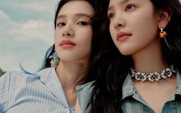 #ZhangJingyi #ZhangRuonan Beautiful actresses all know each other—looks like they’re playing sisters