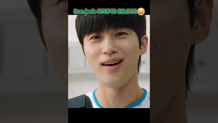 he's stupib inlov yaaaa 😆 #lovelyrunner #byeonwooseok #선재업고튀어 #ryusunjae #kimhyeyoon