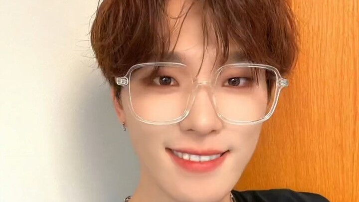 น้องเล็กอีชานหัดพูดภาษาจีนในช่องคอมเมนต์ เซเว่นทีน