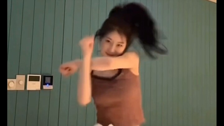 11 idols have already taken on the original-choreography version of “404 (New Era)!” (The lineup is 