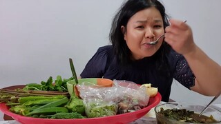 กินข้าวน้ำพริกแกงขี้เหล็กผักมาเป็นสวนแซ่บเวอร์