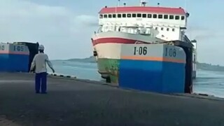 KMP. RAJABASA 1 senggol dermaga..