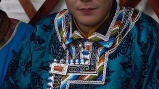 Người đàn ông Mông Cổ 195 thanh niên