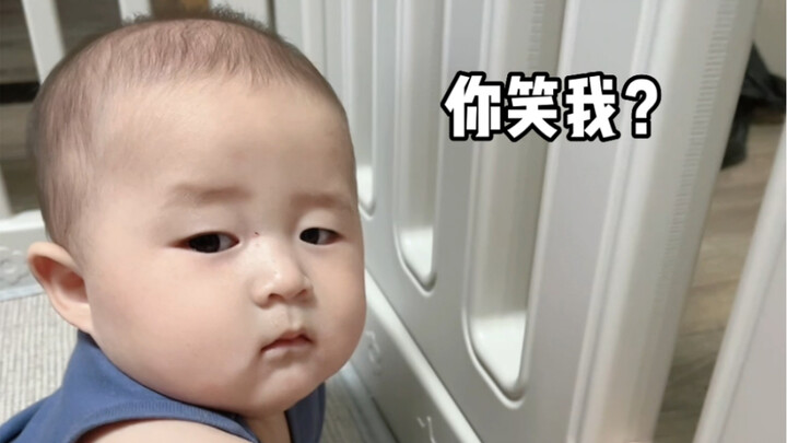 أنتِ تضحكين عليّ؟ من منا لم يُضرب رأسه بالباب من قبل؟