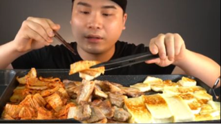Thánh ăn mukbang ăn sườn cùng cơm đậu kim chi cực ngon #amthuc #monngon