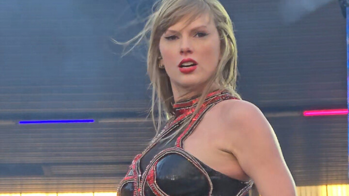 A true female warrior! She can move so freely even in such frigid temperatures—I’m just bowing down 