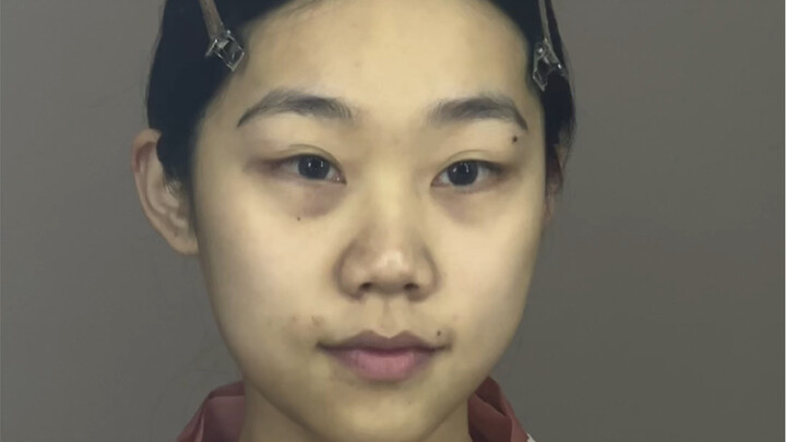 ค่อยเป็นค่อยไป แต่งหน้าวันละ 2 ลุค แต่งเสร็จก็เลิกงาน ทุกคนอย่าเพิ่งรีบร้อน ถ้ามีวาสนาเดี๋ยวก็ได้แต่