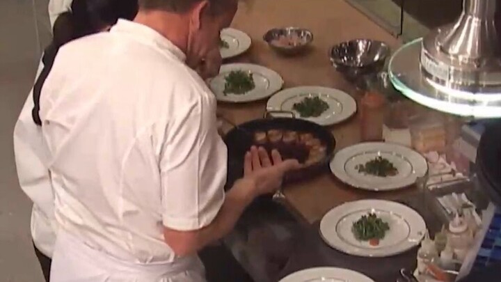 غوردون رامزي احترق بوعاء ساخن