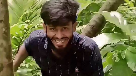 dikhen ekhane ki hocce