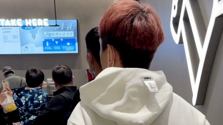 اليوم، دع لي شين أيضًا يشعر "بالحرج الاجتماعي"