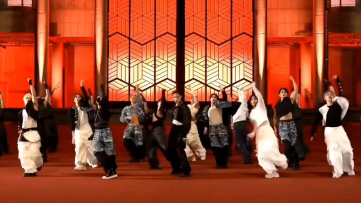 You can’t just slap together choreography like this just because Sun Wukong’s a monkey, hahaha!