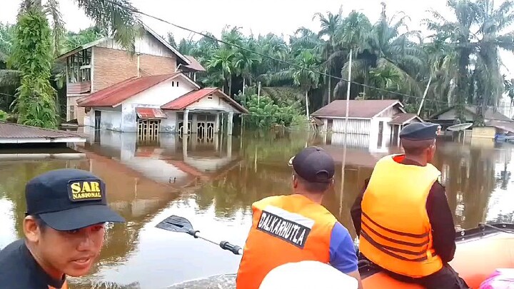 evakuasi bencana banjir di aceh