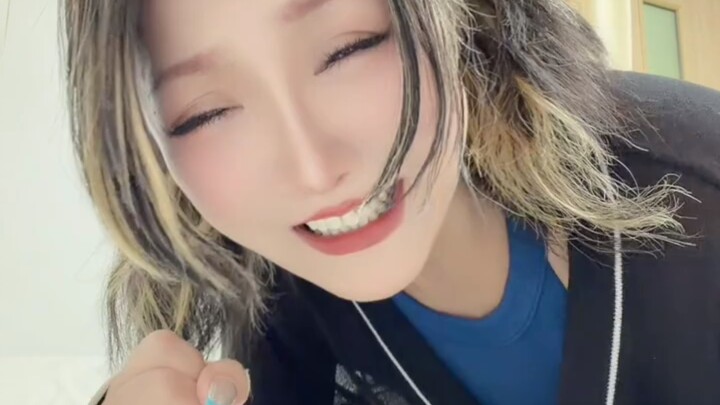 A Bilibili user from Shanghai with anal cancer says the most painful thing is having to undergo mont