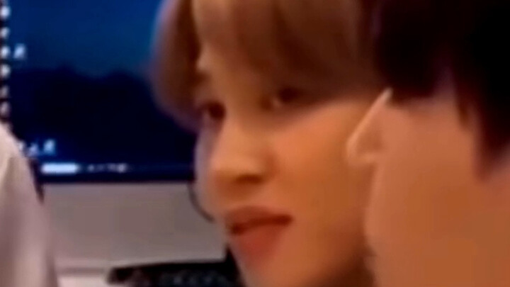 Chưa từng thấy Jimin tỏ ra khinh bỉ chân thành đến thế!