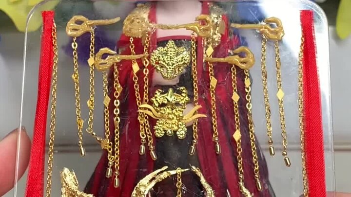 Tô màu búp bê thạch cao thành yêu quái gương