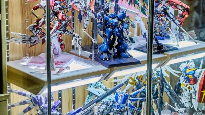 After more than half a year, I recorded my Gundam model cabinet.