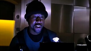 笨贼假扮成警察来偷钻石，结果阴差阳错的屡破奇案《笨贼妙探》