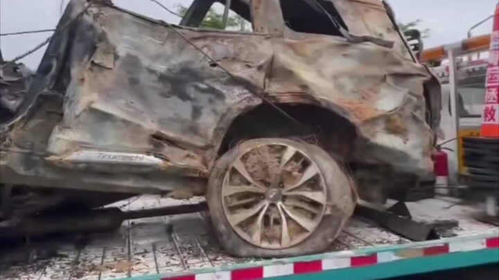 Mei‑Da Expressway collapse: looking at these car wrecks, how desperate it must have been when they f