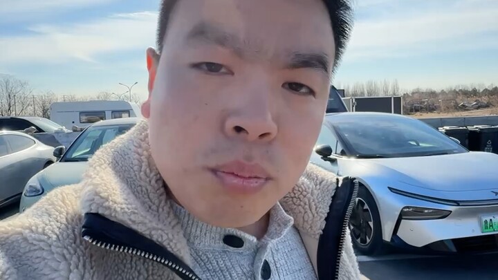 现在的车都这么便宜了吗？那天拍小鹏P7+的时候看见一辆吉利星愿，顶配9.88万，续航不低，40度410公里，配置还高…你们要感兴趣我还真想推一个感受感受[笑哭…