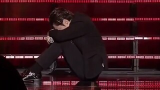 【曹政奭SHOW】在粉丝见面会开场舞台中摔倒的曹叔叔~太可爱了！（内有完整版舞台）