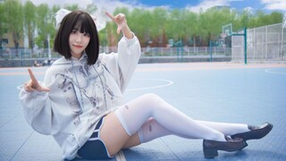 研究生学姐在操场跳宅舞 被我发现了！听见WO翻跳~