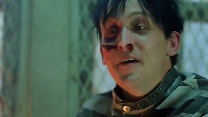 [Gotham] The Joker spots Penguin’s high IQ and invites him to join a plan that’ll turn the whole wor