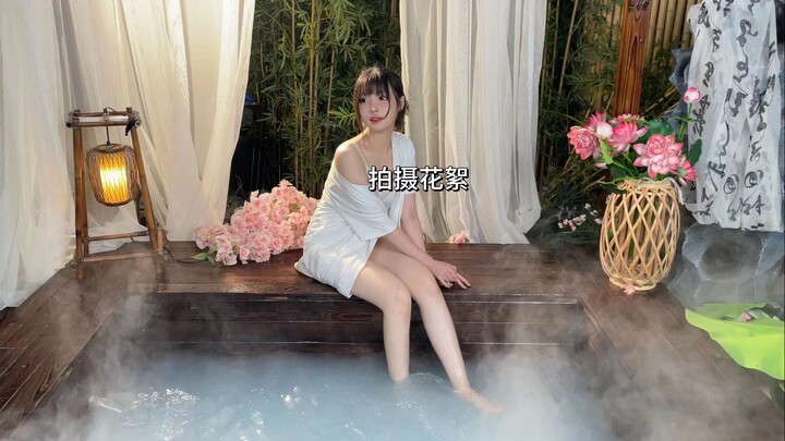 Cô ấy thật đẹp khi không nói gì.