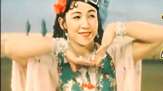 Tarian Uighur "Memetik Anggur" karya penari terkenal Ayitula pada tahun 1963