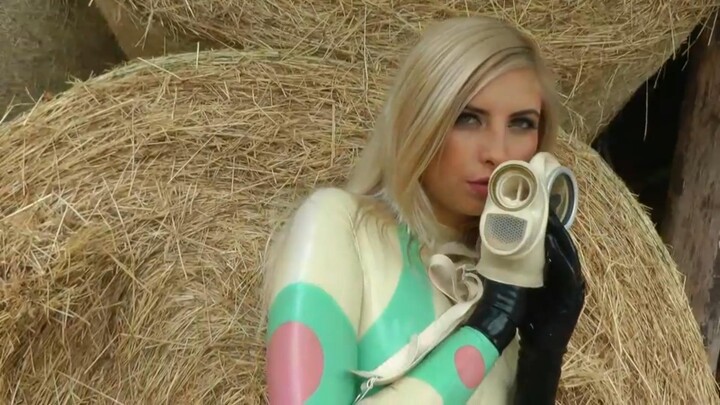 สาวน้อยลาเท็กซ์ที่ฟาร์ม