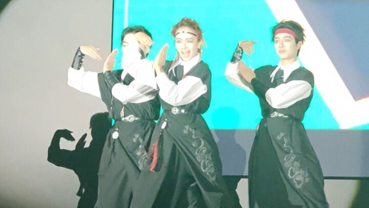 军训迎新晚会上引爆全场的贱侠长什么样！