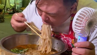 I am talented in eating snail rice noodle. I will challenge myself to eat 5 liang to show my true st