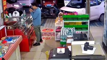 Ông chủ: Cảm ơn, hẹn gặp lại lần sau, mời anh/chị thường xuyên ghé thăm!