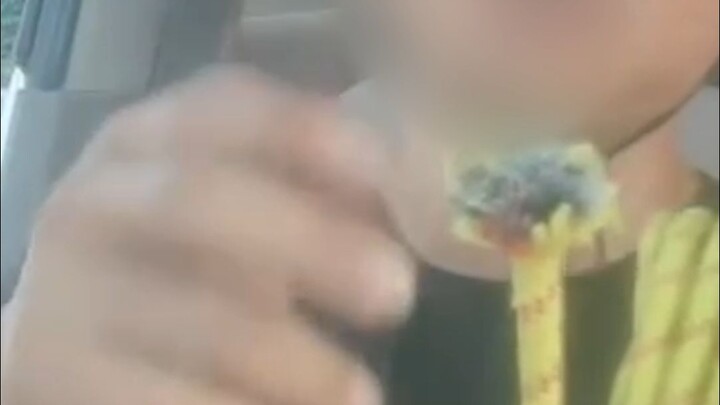 متابعة لحادثة قطع الحبل أثناء محاولة الشاب اصطياد الدبابير، وما زال هناك حقيقة مرعبة مخبأة!