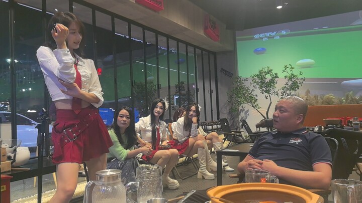 Sahabat baik biasanya cuma iseng-iseng menunjukkan bakatnya 😋