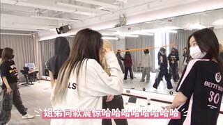 【黑羊】叼着根大辣条就直奔她姐哈哈哈哈哈哈