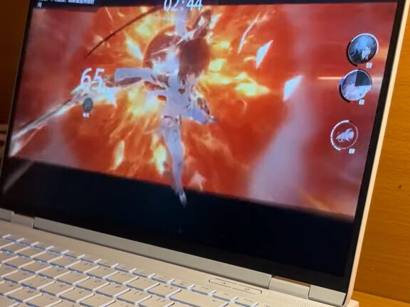 เพื่อนร่วมห้องเล่นอะไรน่ะ หล่อสิบเต็มสิบเลยนะ!