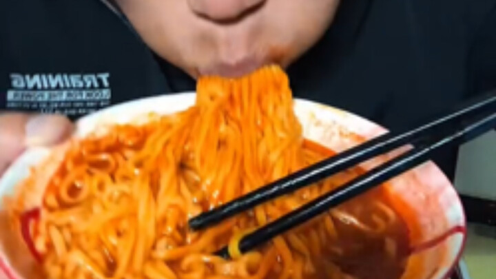 “มหาเทพอาหารสำเร็จรูป” แห่งวงการกินโชว์ ปากนี้เช่ามาเหรอ? รีบคืนเขาไหม??