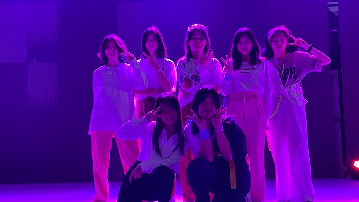 女高艺术节翻跳时代少年团《绝配》宋亚轩位直拍，太开心啦～