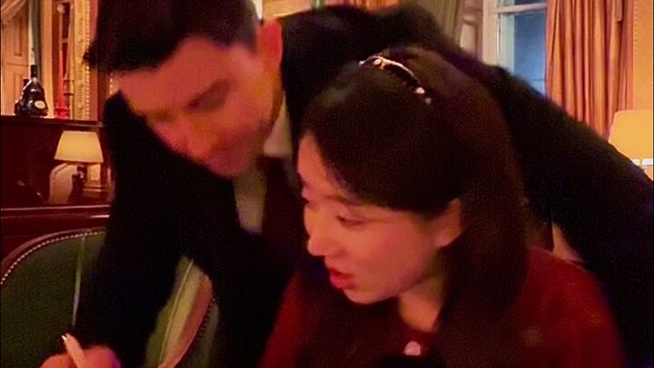 误入总裁的专属电梯 他说 做我的小跟班