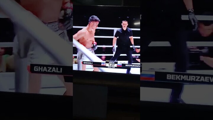 Round 1 Jojo vs russian#onelumpinee #muaythai #🥊🥊 #teknik #fypシ