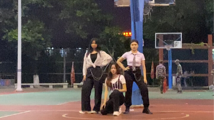 The performances by senior students during military training! All universities, please ramp up the c