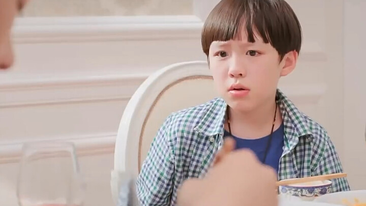 The kid insisted on eating scallops for New Year's Eve dinner—older brother solves the problem with 