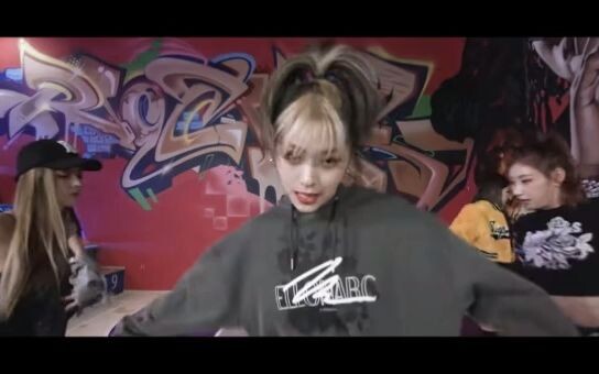 [Musik] Tren Korea Grup Wanita ITZY_"SWIPE" Versi Ruang Latihan