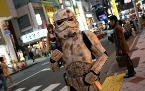 【星球大战】沉醉在东京夜晚街头的帝国风暴兵（达斯维达：你被开除了！）