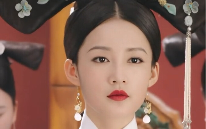 Han Xiang’s serene and ethereal beauty is like a snow lotus on an icy peak.