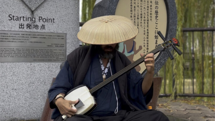 Saat dia mengangkat kepalanya, aku sudah kalah.