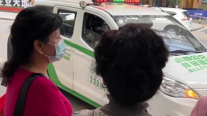 حافلة تُخرج القاصرين للعمل