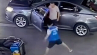 外卖小哥：我来抓你咯～