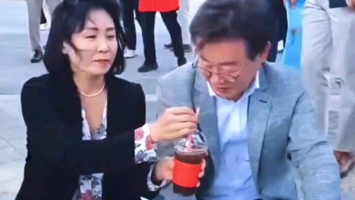 Those hilarious celebrity couples—like that presidential duo who recently visited China, the elegant